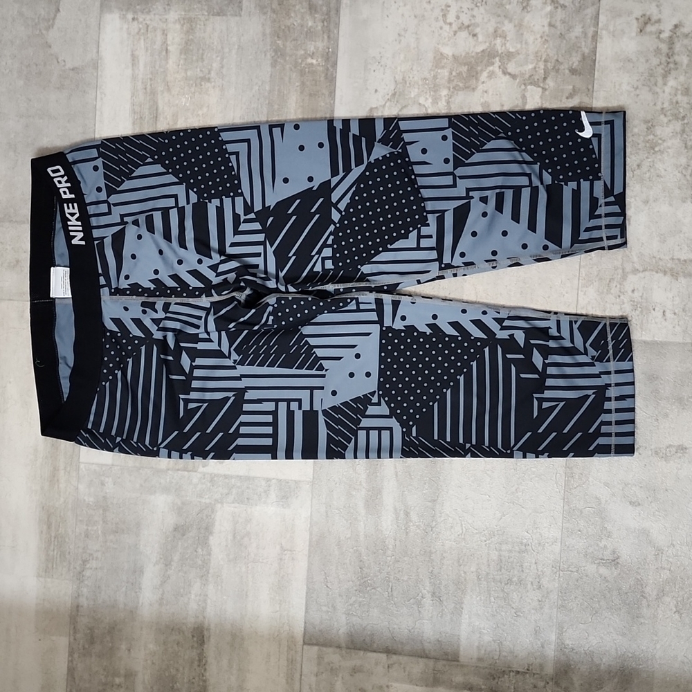 Wm Nike Dry fit 3/4 length leggings size XL